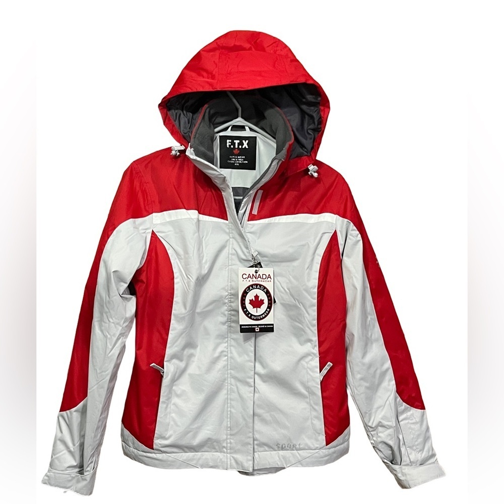 NWT Women’s Winter Coat, Canada Outerwear with water resistant shell Size Small